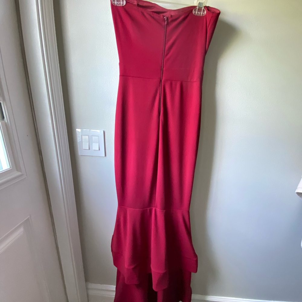 Red gown - Picture 2 of 3